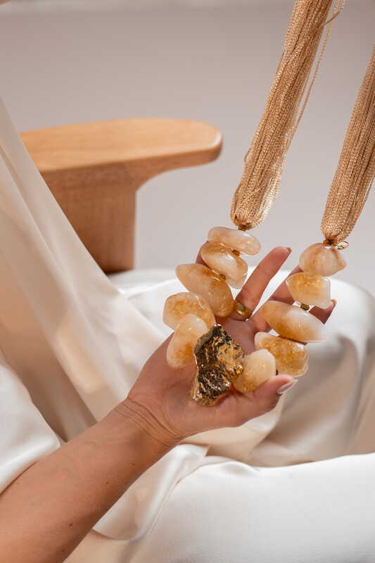 Colar Decorativo Citrino Dourado - Imagem 3