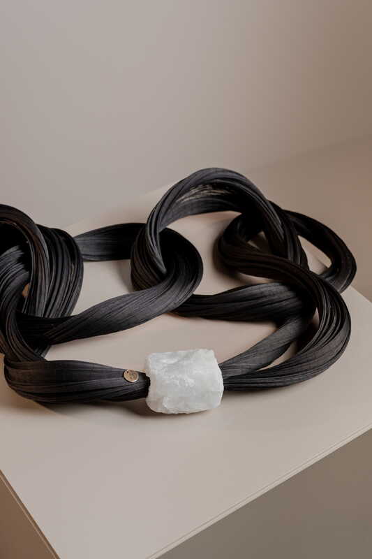 Colar de Mesa Black Crystal